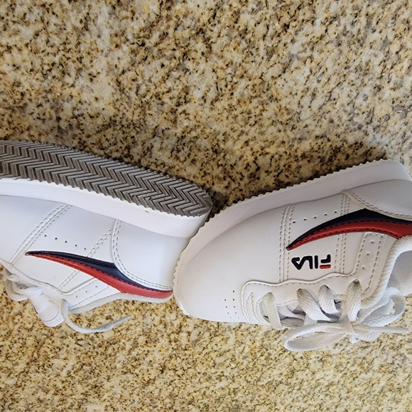 Toddler Fila Sneakers - Picture 4 of 8